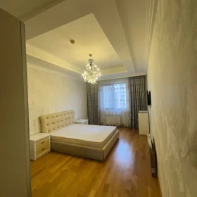In Baku 245.0 m² apartment is for rent - Image 4