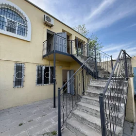 In Baku 180.0 m² house with 6.0 rooms is for sale - Image 4