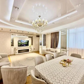 In Baku 150.0 m² apartment is for sale - Image 2