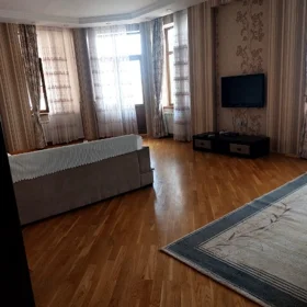 In Baku 178.0 m² apartment is for rent - Image 4