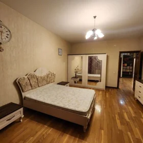 In Baku 165.0 m² apartment is for rent - Image 3