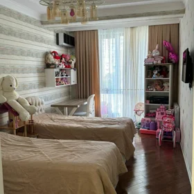 In Baku 140.0 m² apartment is for rent - Image 4