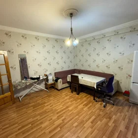 In Baku 70.0 m² apartment is for rent - Image 3