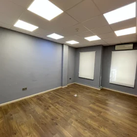 In Baku 2000.0 m² commercial is for rent - Image 2