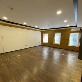 In Baku 2000.0 m² commercial is for rent - Image 4