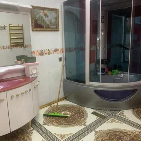 In Baku 350.0 m² house with 7.0 rooms is for sale - Image 5