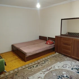 In Baku 70.0 m² apartment is for rent - Image 3