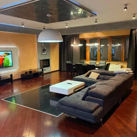 In Baku 220.0 m² apartment is for rent - Image 2