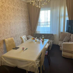 In Baku 110.0 m² apartment is for sale - Image 2