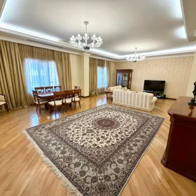 In Baku 380.0 m² apartment is for sale - Image 4