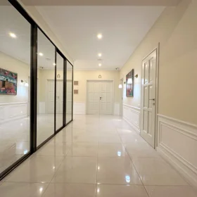 In Baku 205.0 m² apartment is for rent - Image 3