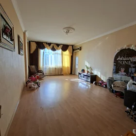 In Baku 150.0 m² apartment is for sale - Image 2