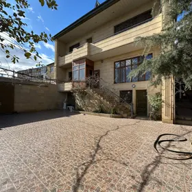 In Baku 305.0 m² house with 8.0 rooms is for rent - Image 2