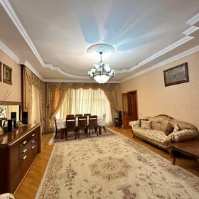 In Baku 305.0 m² house with 8.0 rooms is for rent - Image 4