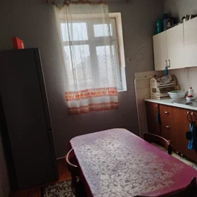 In Baku 120.0 m² house with 4.0 rooms is for sale - Image 2