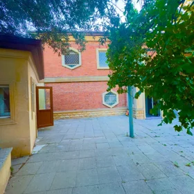 In Baku 240.0 m² house with 8.0 rooms is for rent - Image 3