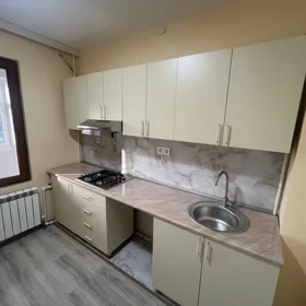 In Baku 80.0 m² apartment is for rent - Image 3