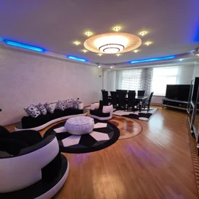 In Baku 195.0 m² apartment is for rent - Image 3