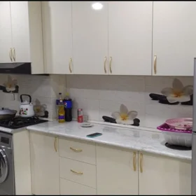 In Baku 70.0 m² apartment is for rent - Image 3