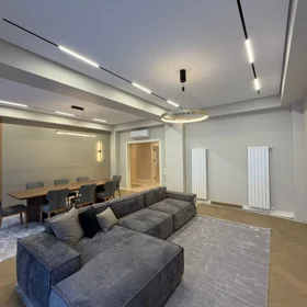 In Baku 220.0 m² apartment is for rent - Image 2