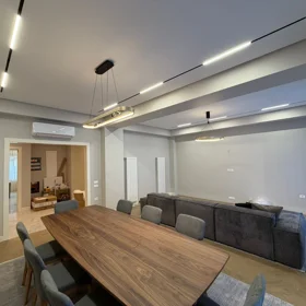 In Baku 220.0 m² apartment is for rent - Image 3