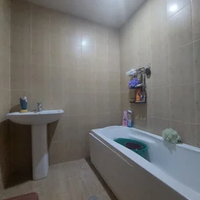 In Baku 100.0 m² apartment is for sale - Image 4