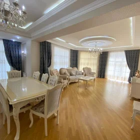 In Baku 220.0 m² apartment is for rent - Image 2