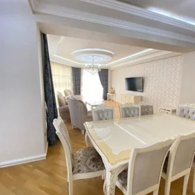 In Baku 220.0 m² apartment is for rent - Image 4