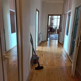 In Baku 80.0 m² apartment is for rent - Image 3