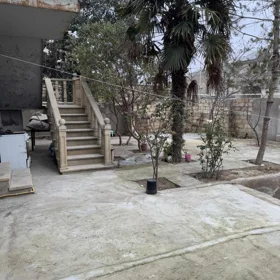 In Baku 202.0 m² house with 7.0 rooms is for sale - Image 3