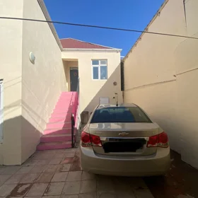In Baku 63.0 m² house with 3.0 rooms is for sale - Image 3