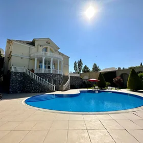 Baku-da 6.0 otaqlı 400.0 m2 bağ kirayə verilir