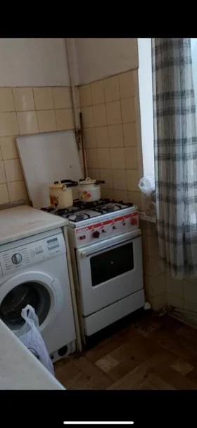 In Baku 100.0 m² apartment is for sale - Image 4