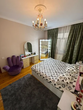 In Baku 220.0 m² house with 7.0 rooms is for sale - Image 3