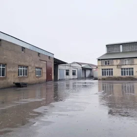 In Baku 1700.0 m² commercial is for rent - Image 2