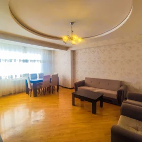 Baku-da 100.0 m2 mənzil kirayə verilir