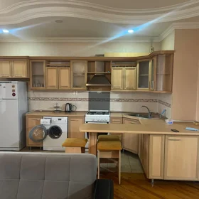 Baku-da 90.0 m2 mənzil kirayə verilir