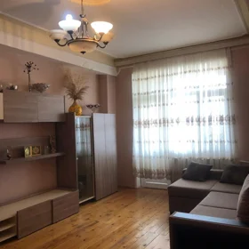 Baku-da 60.0 m2 mənzil kirayə verilir