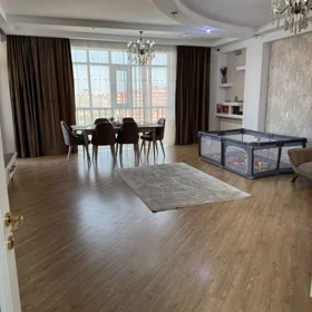 In Baku 184.0 m² apartment is for sale