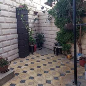 In Baku 70.0 m² house with 3.0 rooms is for sale - Image 2