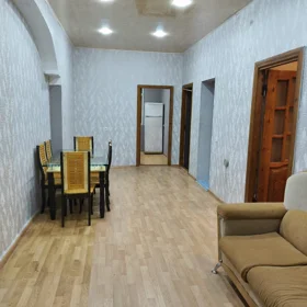 In Baku 60.0 m² house with 3.0 rooms is for rent