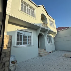 In Baku 138.0 m² house with 4.0 rooms is for sale
