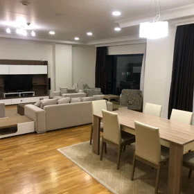 In Baku 220.0 m² apartment is for rent - Image 3