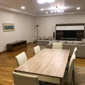 In Baku 220.0 m² apartment is for rent - Image 4