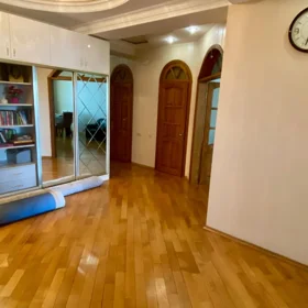 In Baku 140.0 m² apartment is for sale - Image 4