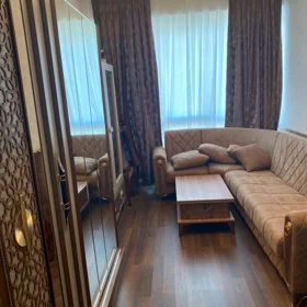 In Baku 300.0 m² apartment is for sale - Image 3