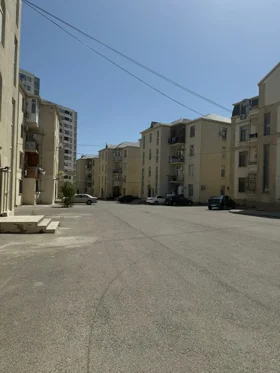 In Baku 68.0 m² apartment is for sale - Image 3