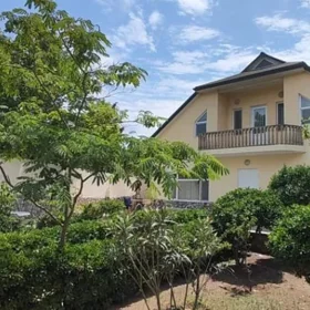 In Baku 200.0 m² house with 6.0 rooms is for sale