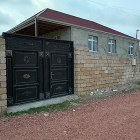 In Baku 100.0 m² house with 3.0 rooms is for sale