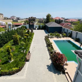 In Baku 400.0 m² house with 5.0 rooms is for rent